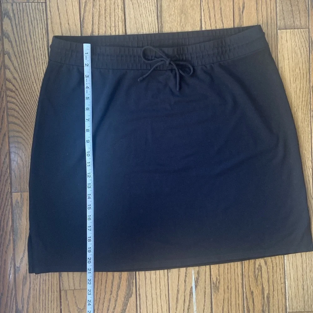 J. Jill Classic Wearever Black Knee Length Pull-on Skirt, side vents, Size XL